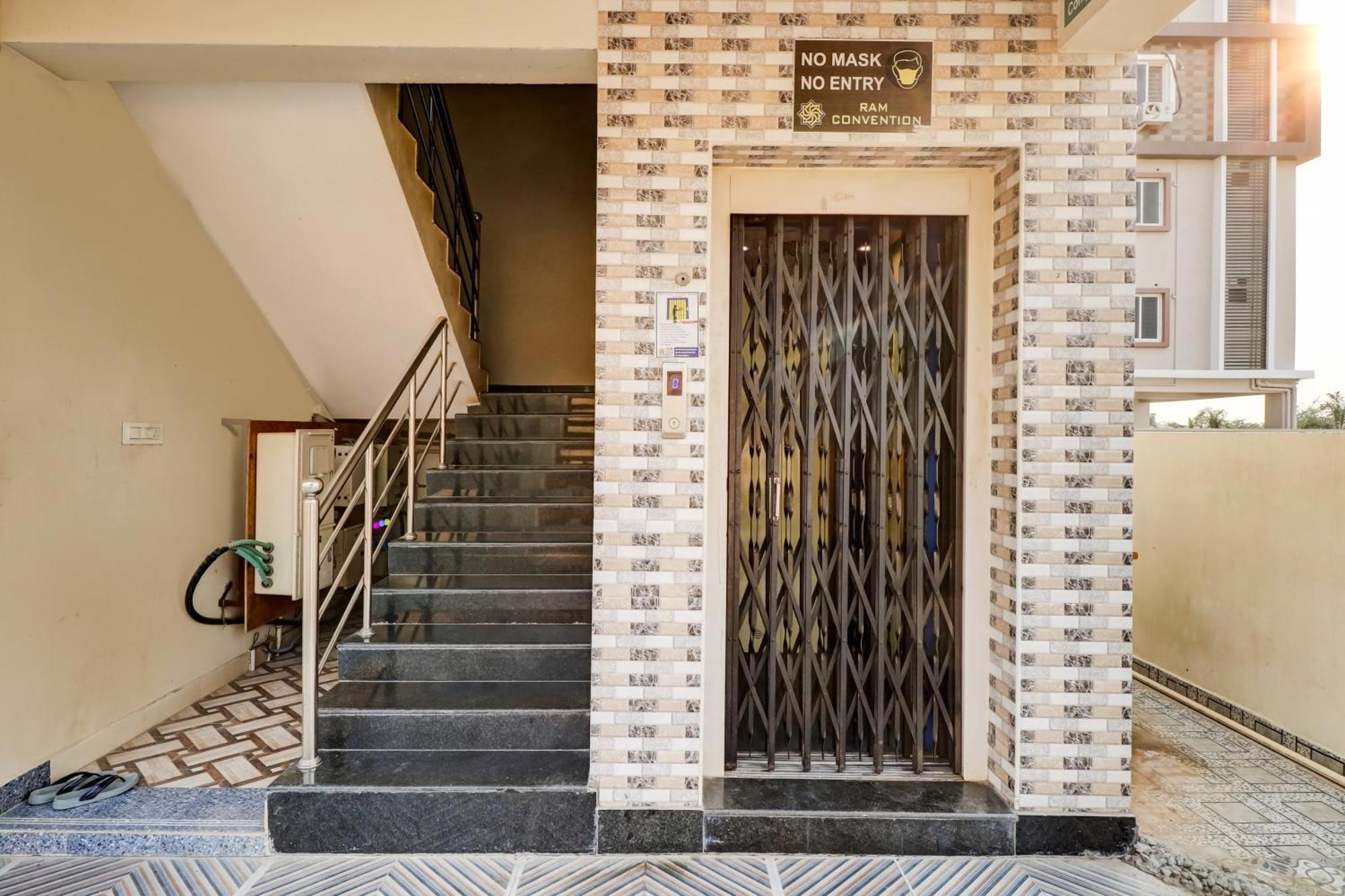 Oyo Vnr Convention Hotel Guntur Exterior photo